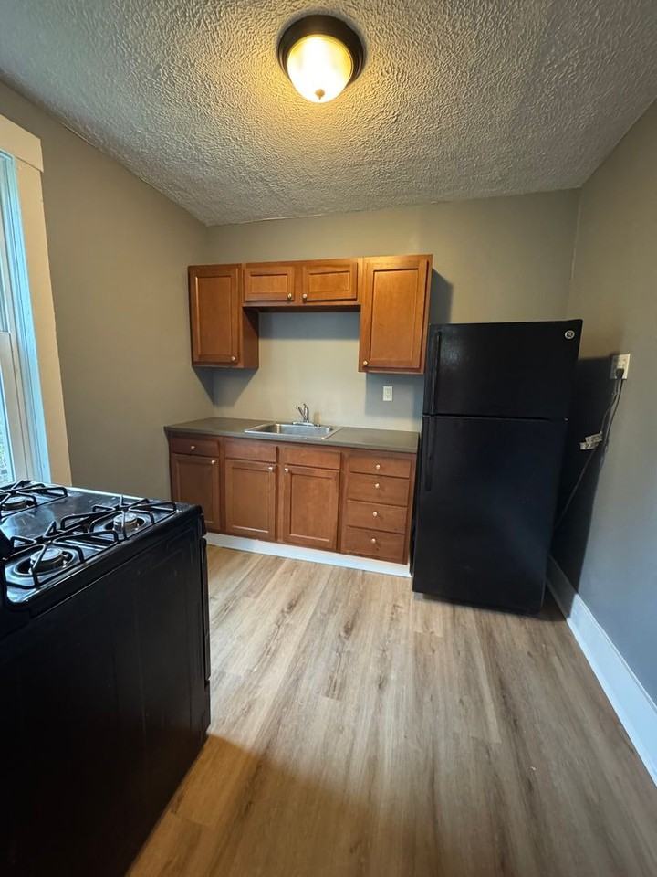 311 W Burgess St #1 - Photo 5 of 13