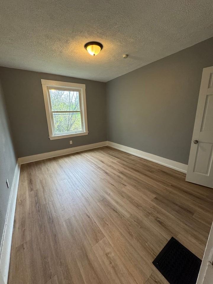 311 W Burgess St #1 - Photo 7 of 13