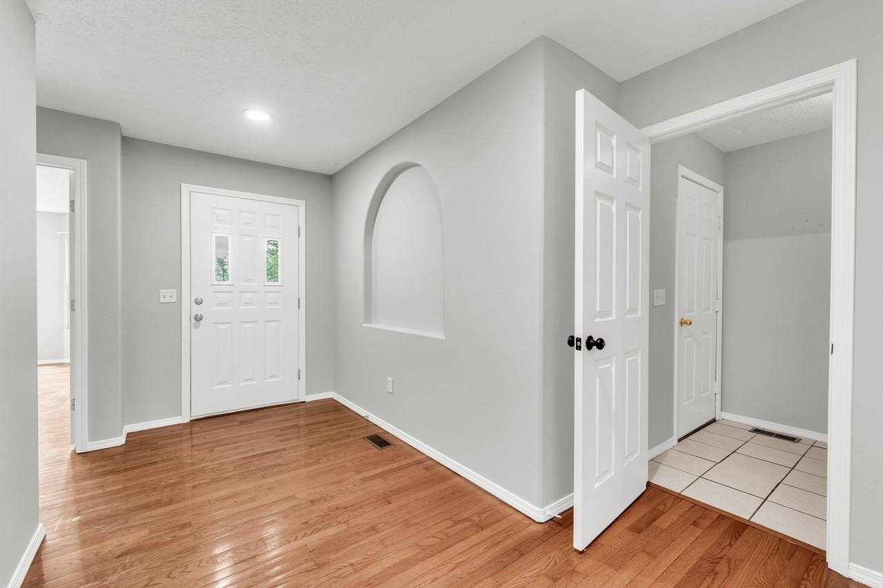709 E Appleridge - Photo 3 of 39