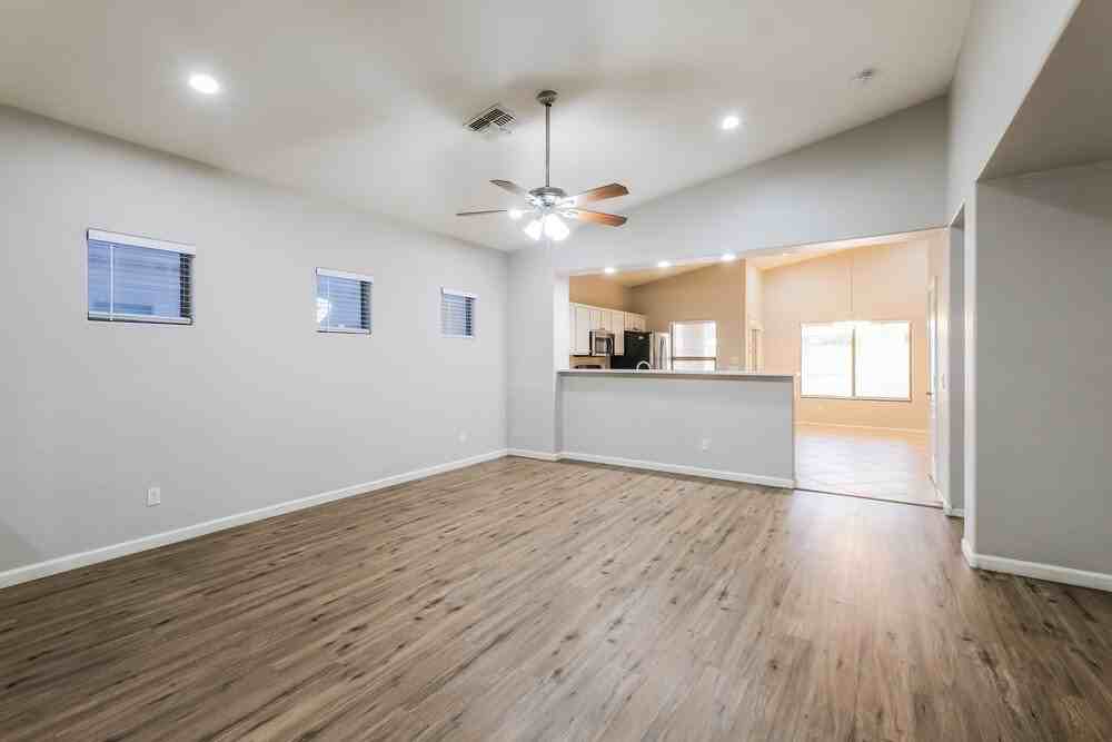7110 W Superior Ave - Photo 4 of 16