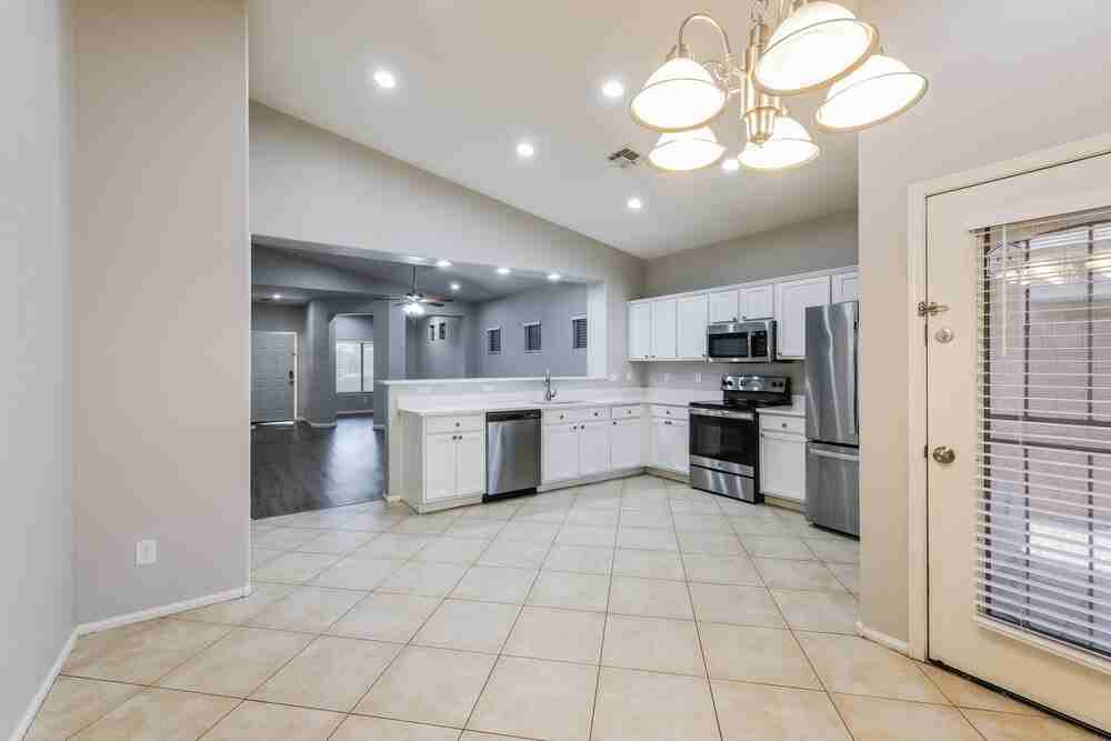 7110 W Superior Ave - Photo 6 of 16