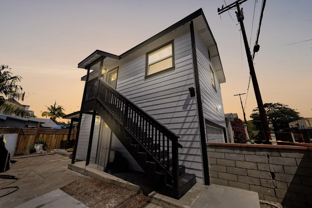 13407 Helen St #AB - Photo 4 of 25