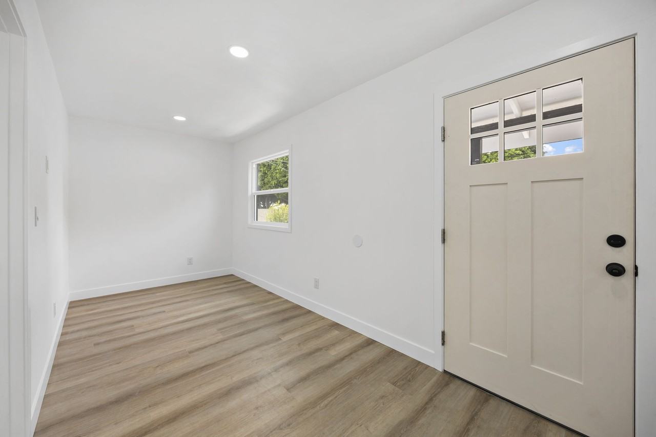 13407 Helen St #AB - Photo 7 of 25