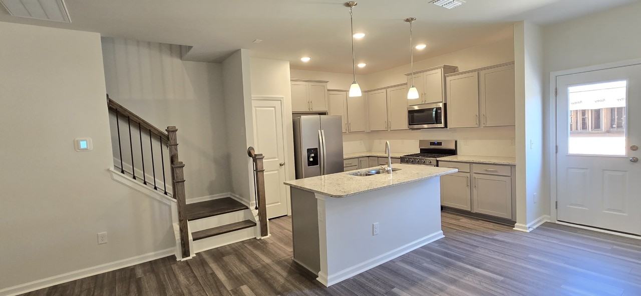 220 Broomside Ave - Photo 6 of 24
