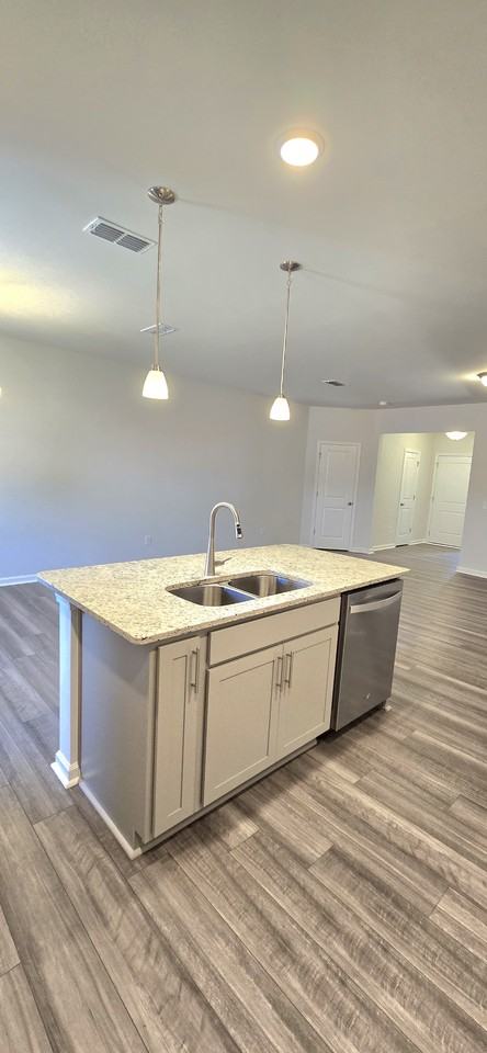 220 Broomside Ave - Photo 7 of 24
