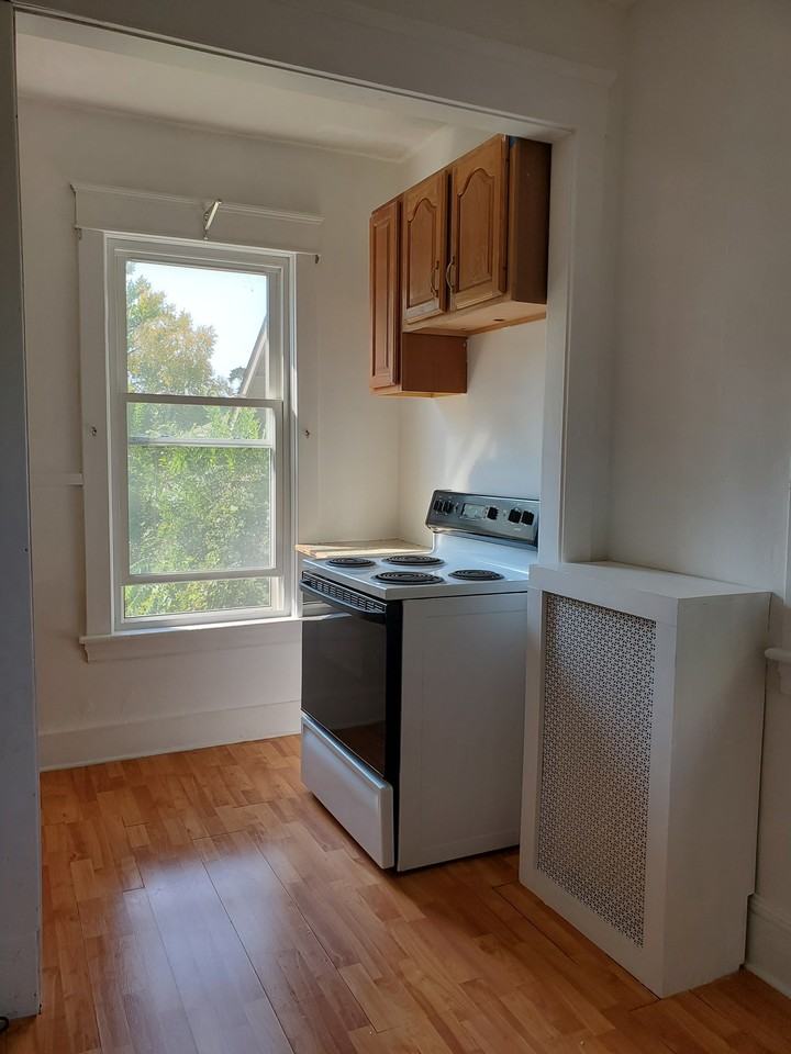 898 Lancaster St #2 - Photo 4 of 6