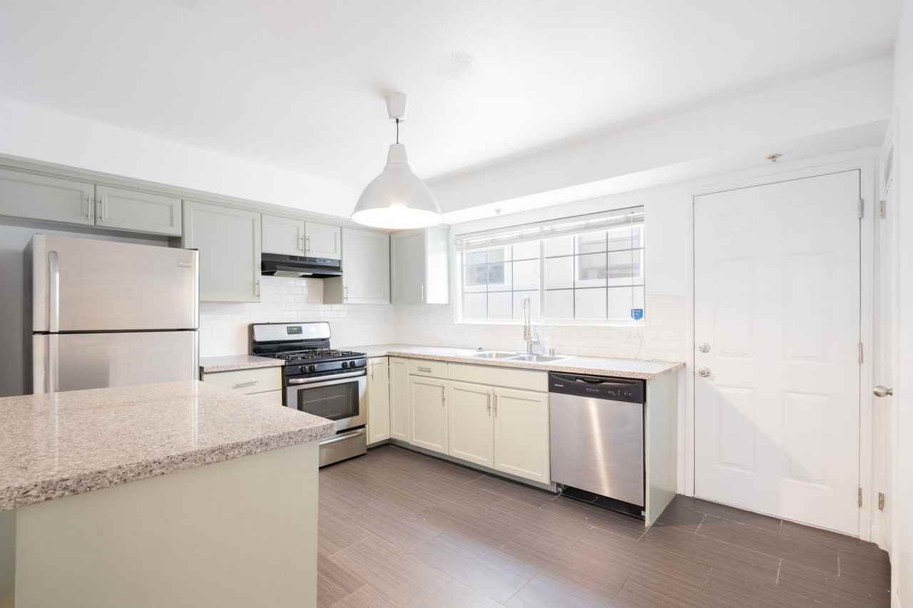 1817 Garfield Pl - Photo 7 of 12