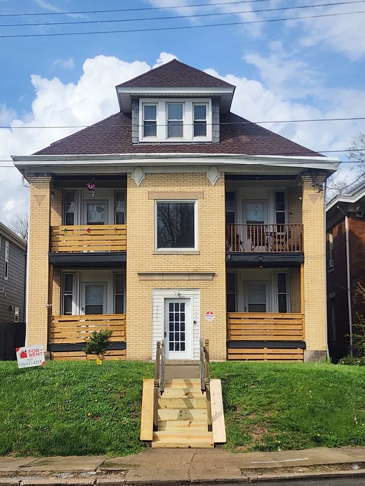 3221 Gilbert Ave #2