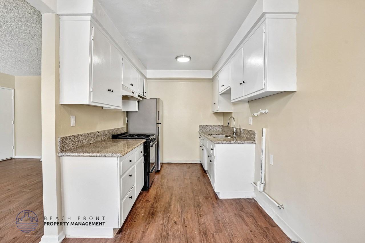 2521 Mathews Ave. - Photo 2 of 19