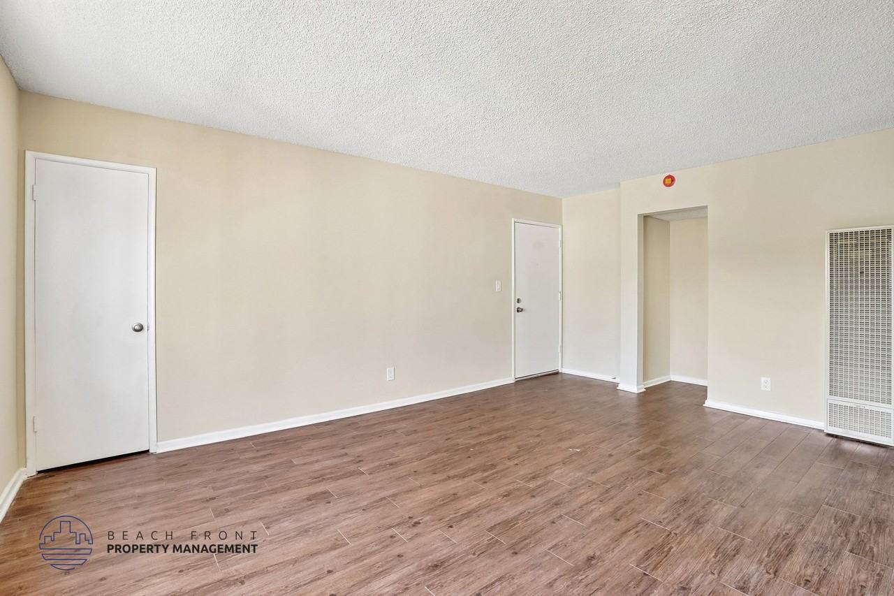 2521 Mathews Ave. - Photo 5 of 19