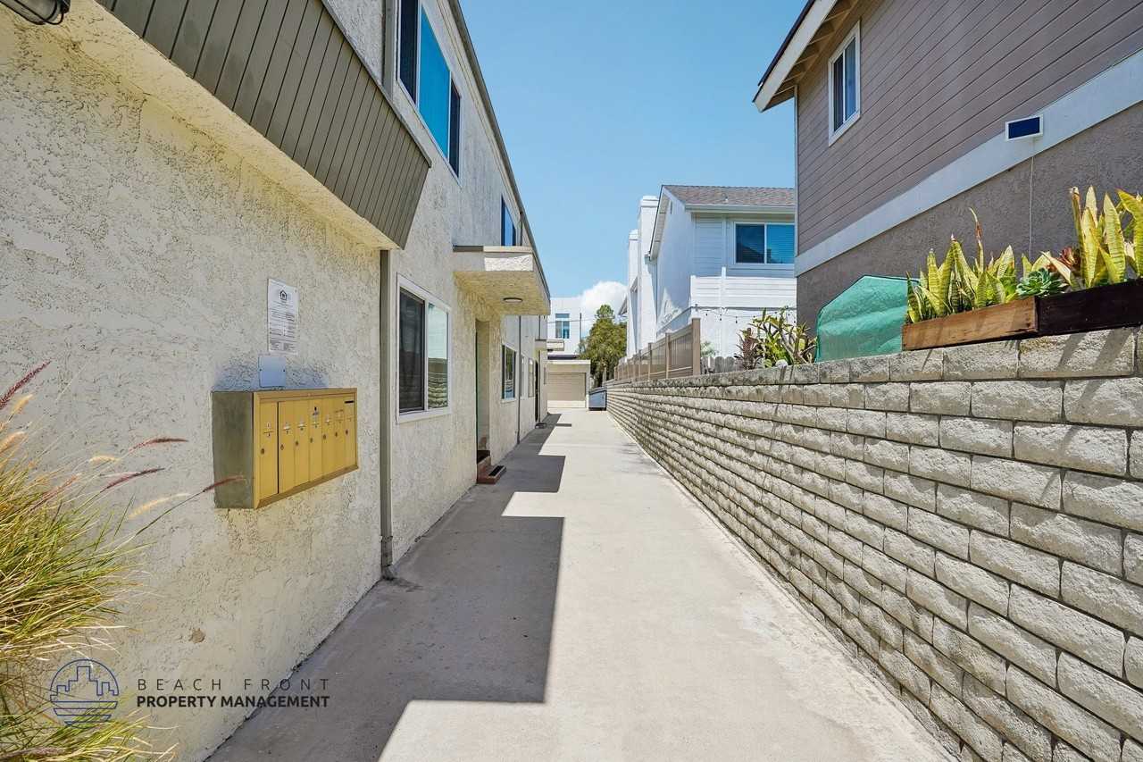 2521 Mathews Ave. - Photo 6 of 19