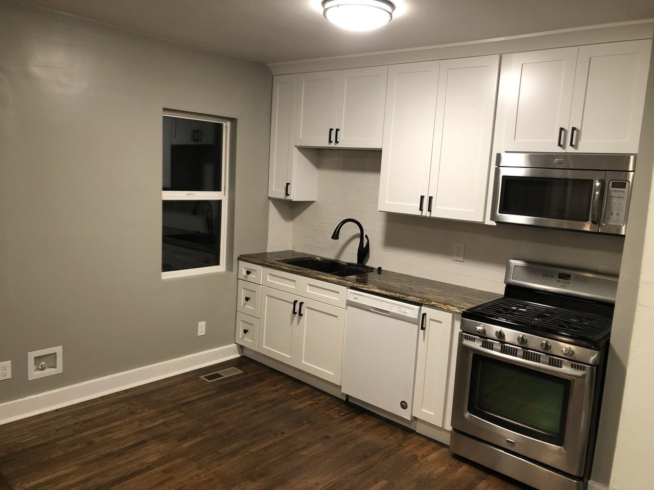 318 W Mckinney St - Photo 2 of 3
