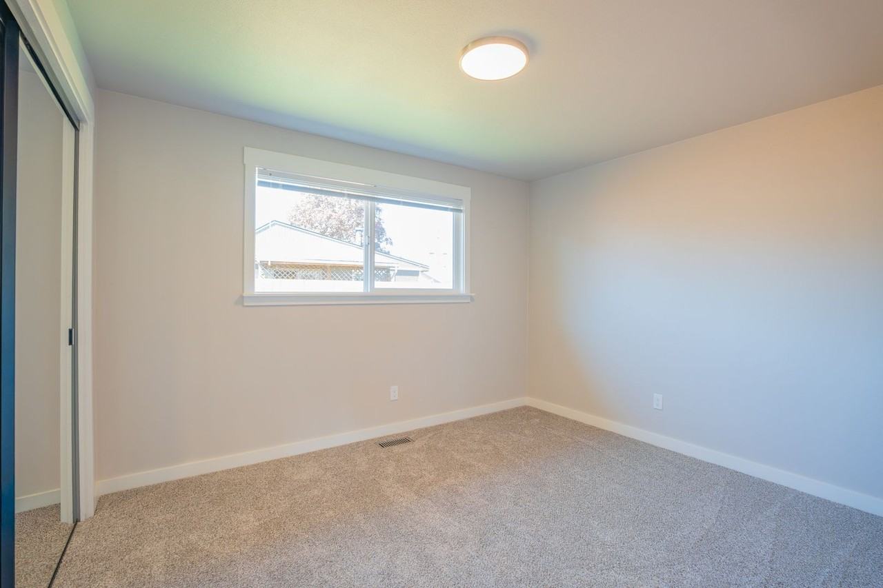 2840 Railroad St Se - Photo 4 of 21