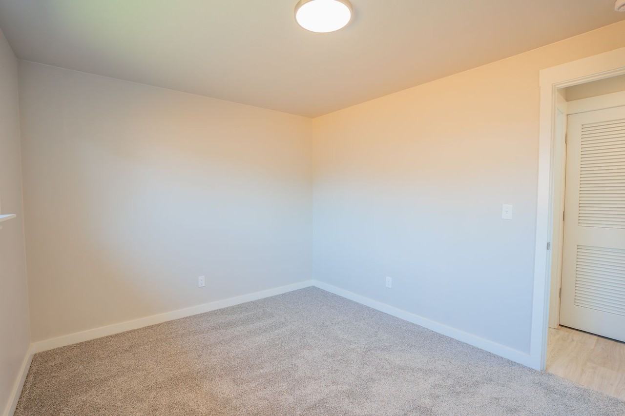 2840 Railroad St Se - Photo 5 of 21