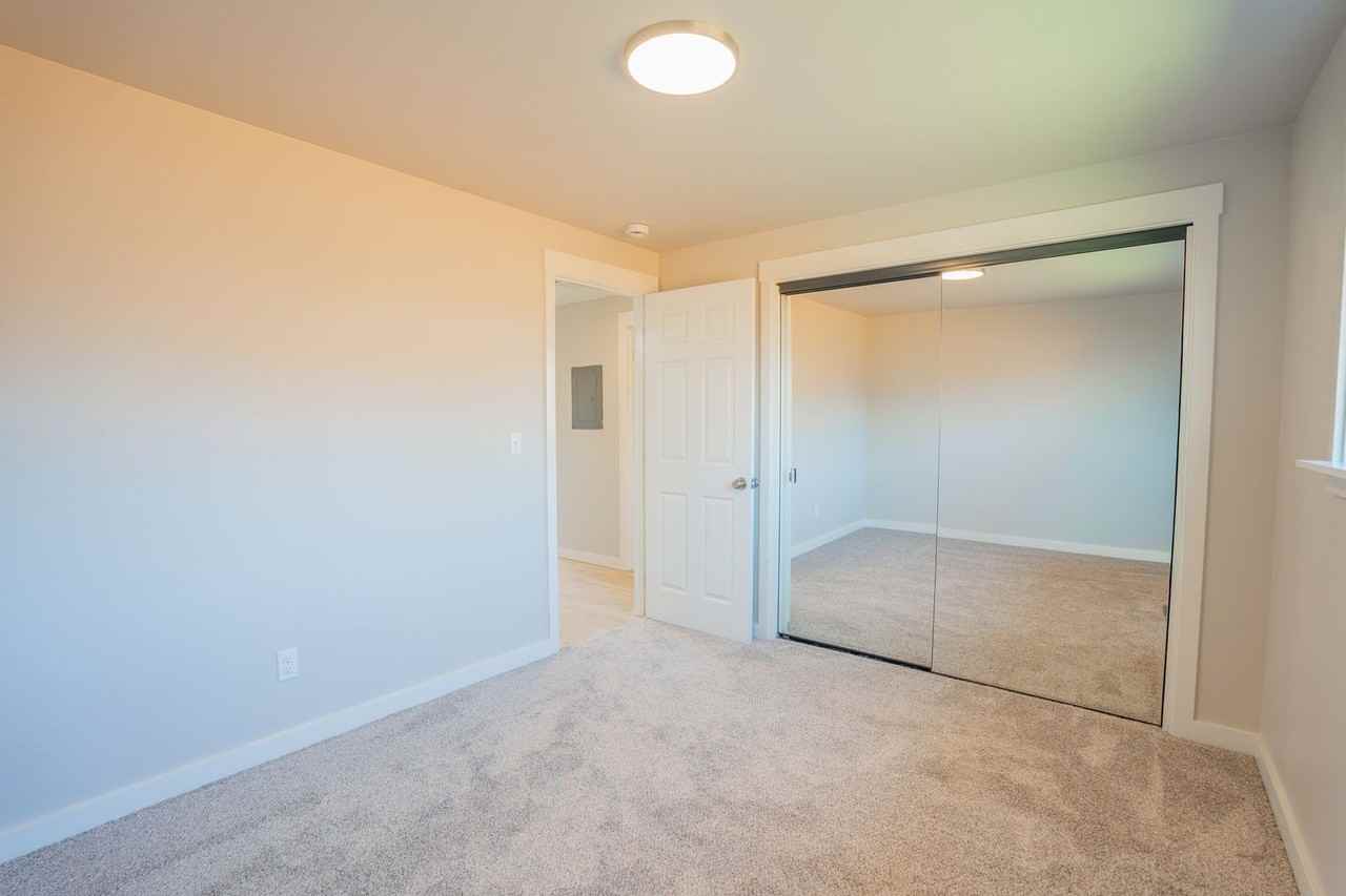 2840 Railroad St Se - Photo 6 of 21
