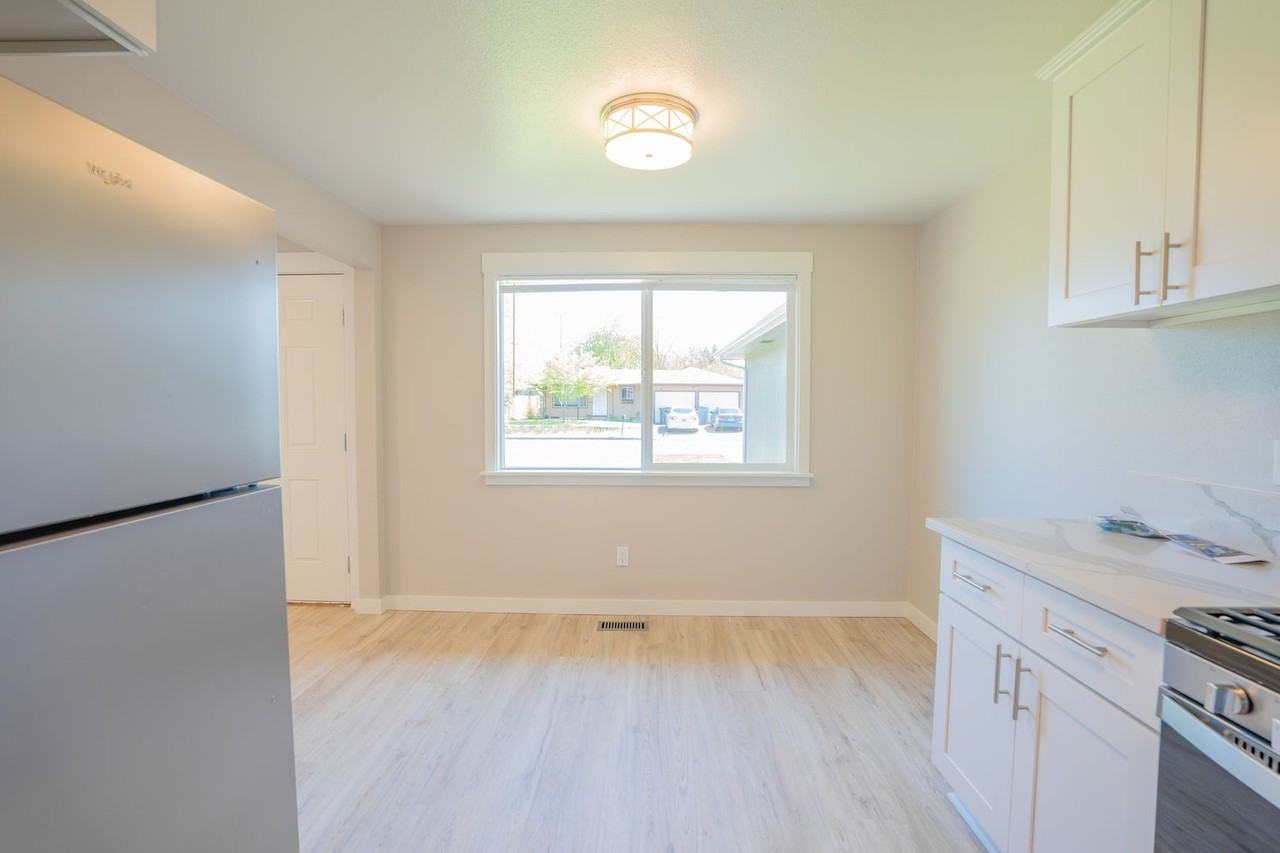 2910 Railroad St Se - Photo 4 of 26