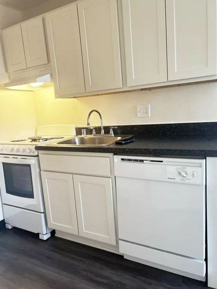 502 E Main St - Photo 4 of 11