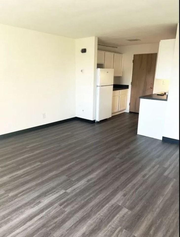 502 E Main St - Photo 5 of 11