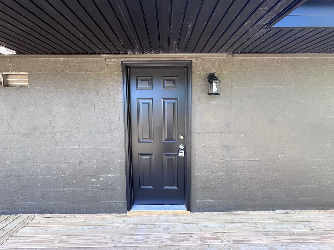 904 Coldwater Rd #8 - Photo 2 of 9