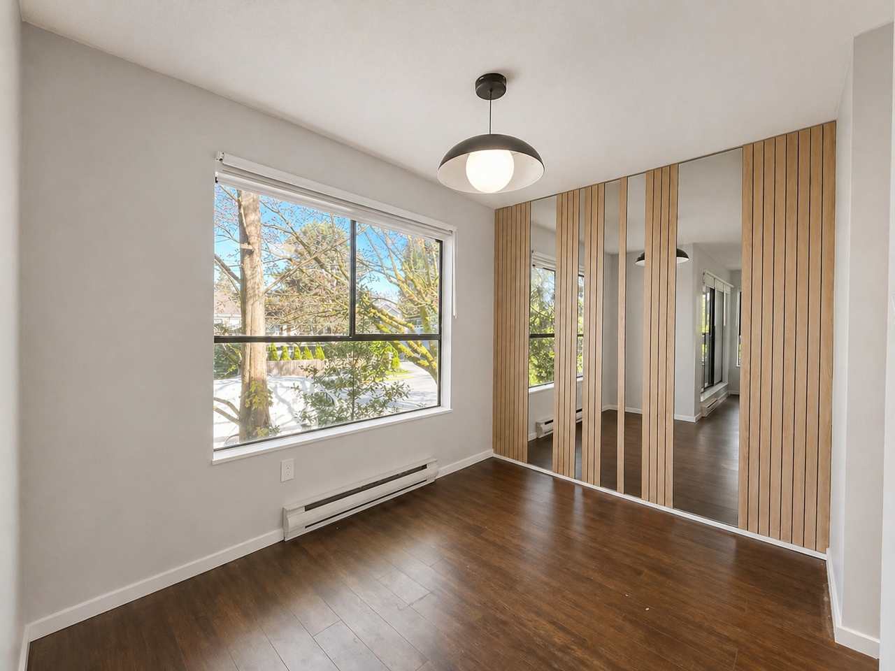 7411 Minoru Boulevard - Photo 4 of 12