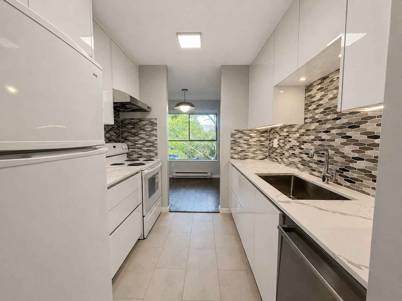 7411 Minoru Boulevard - Photo 5 of 12