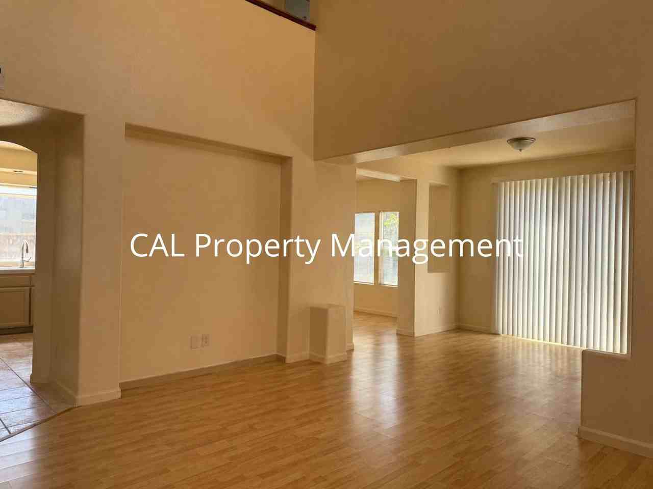 1159 Cobblestone St - Photo 2 of 17