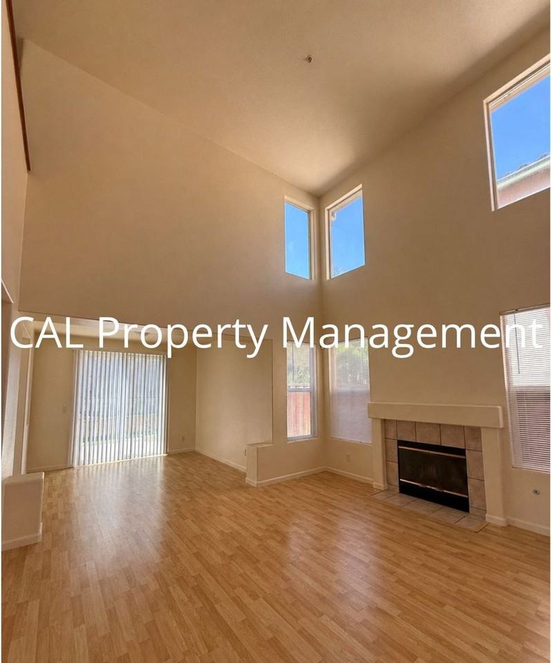 1159 Cobblestone St - Photo 3 of 17