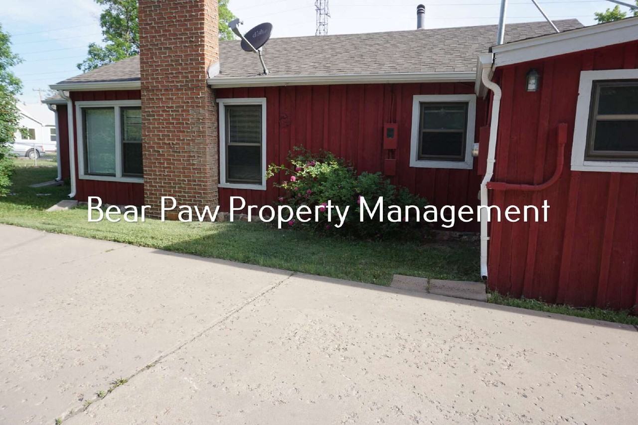 960 Loveland St #B - Photo 2 of 17