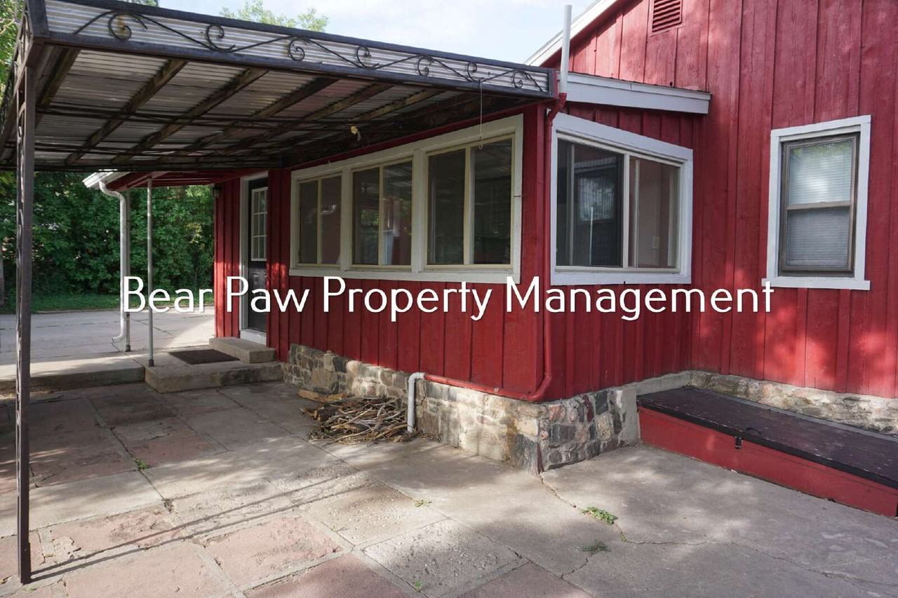 960 Loveland St #B - Photo 3 of 17