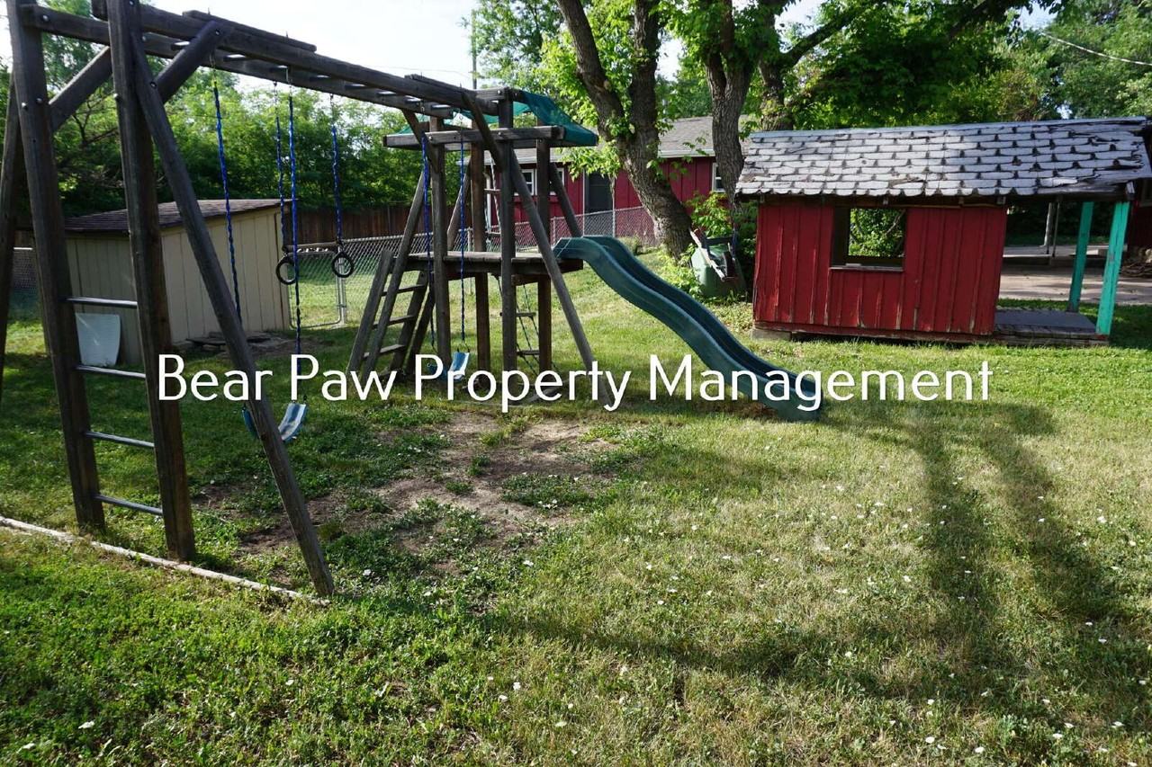 960 Loveland St #B - Photo 4 of 17