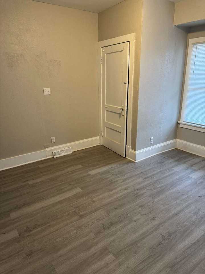 3721 N 35th St - Photo 4 of 7