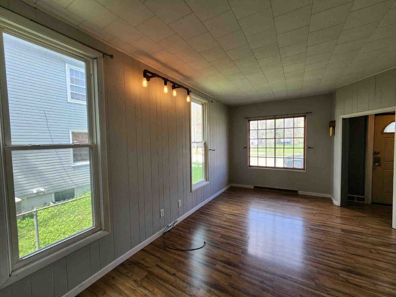 421 Otter Ave - Photo 3 of 15
