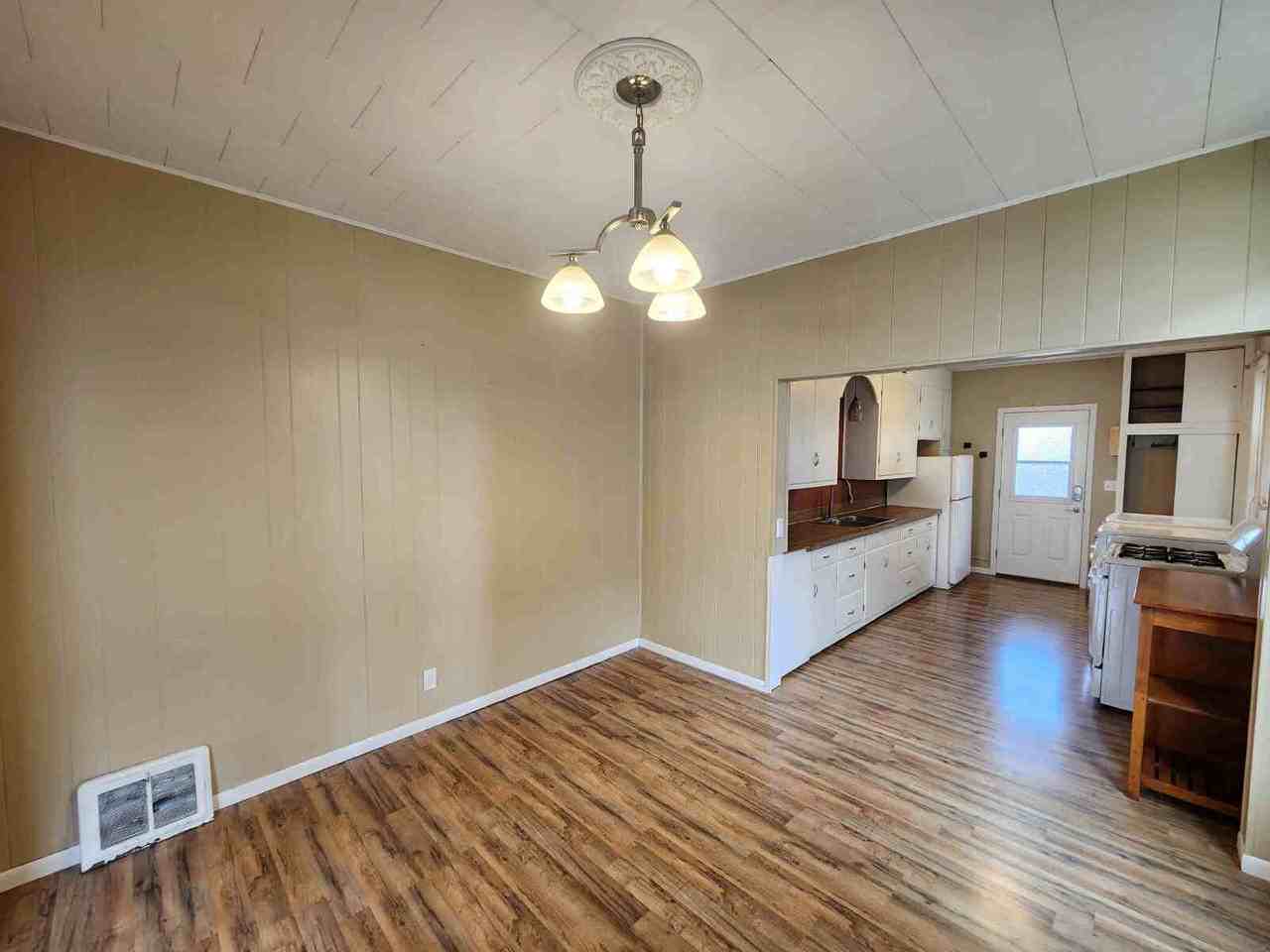 421 Otter Ave - Photo 7 of 15