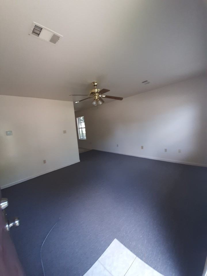 923 W Oak - Butler's Oak #1 - Photo 3 of 15
