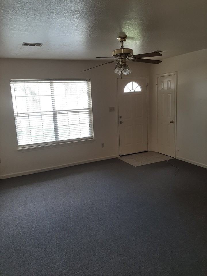 923 W Oak - Butler's Oak #1 - Photo 4 of 15
