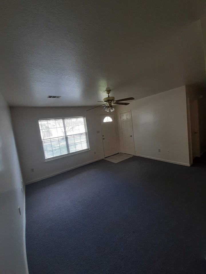 923 W Oak - Butler's Oak #1 - Photo 5 of 15