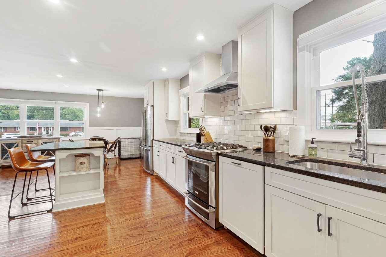 121 S Main St - Photo 5 of 27