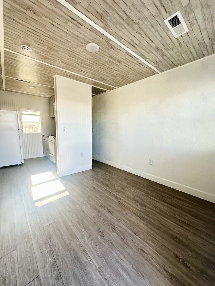 1311 Campbell Ave Unit 2 - Photo 2 of 12