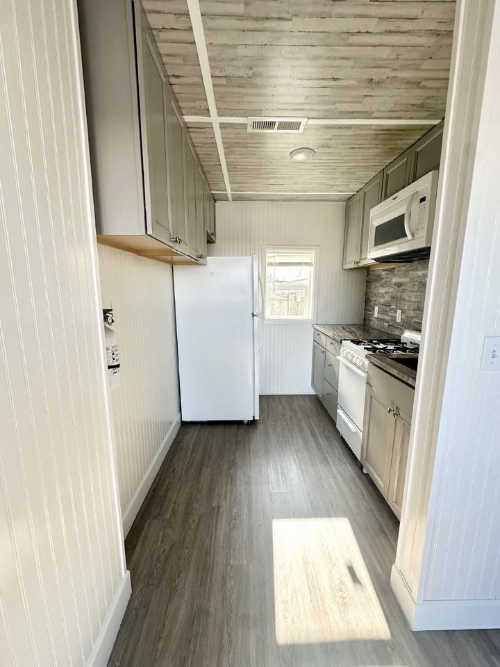 1311 Campbell Ave Unit 2 - Photo 4 of 12