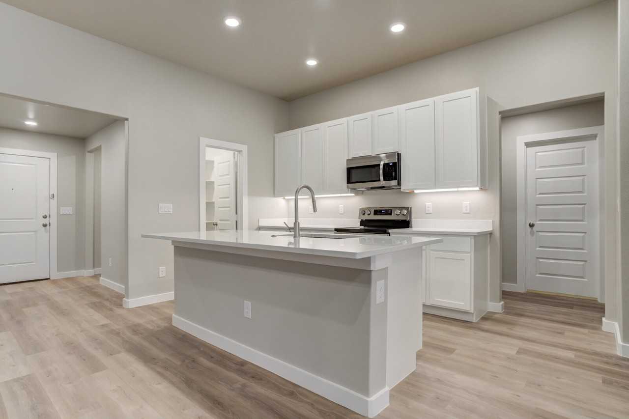 13213 Sherman Ave - Photo 4 of 26