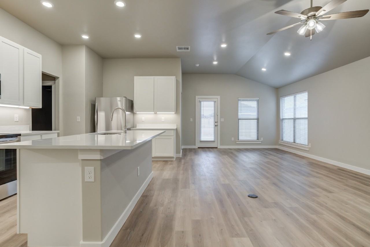 13213 Sherman Ave - Photo 5 of 26
