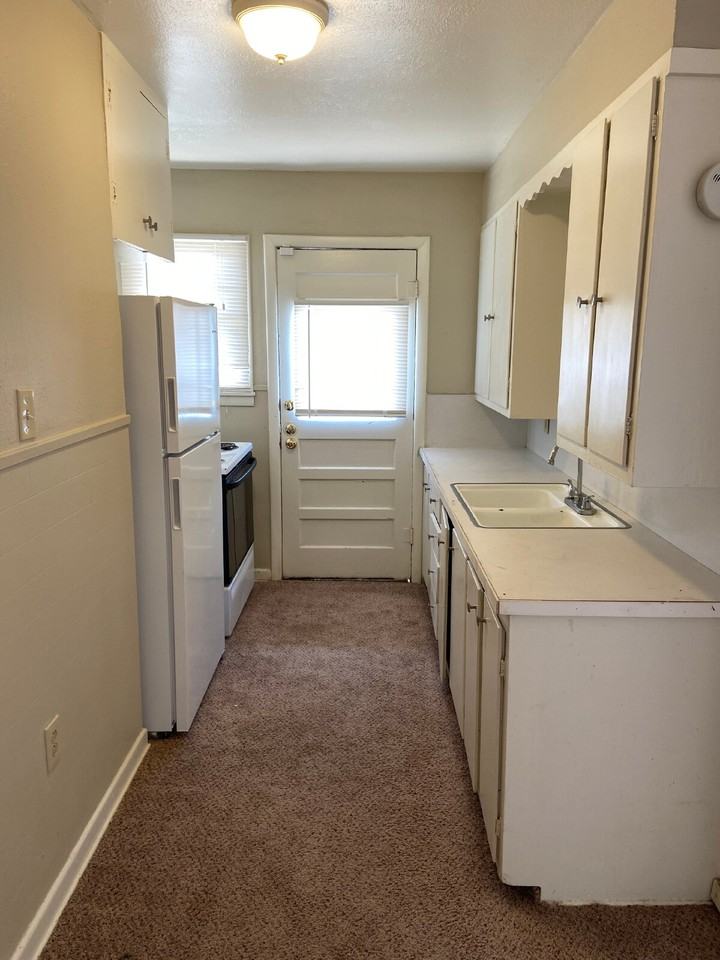 1710 45th St - Photo 5 of 11