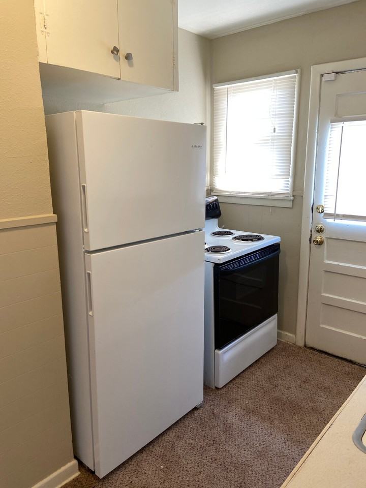 1710 45th St - Photo 6 of 11