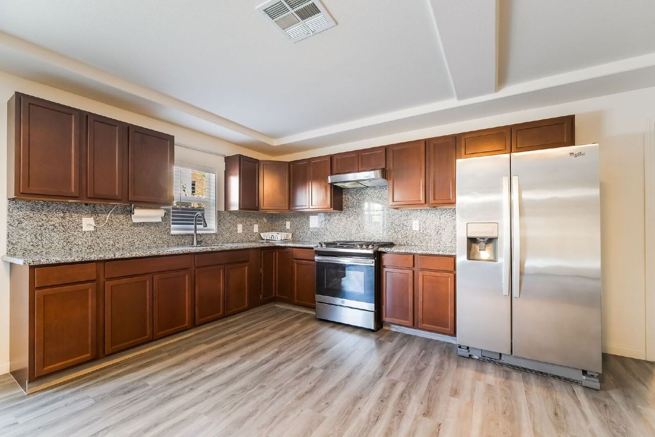 8137 Crimson Creek Ct - Photo 7 of 50