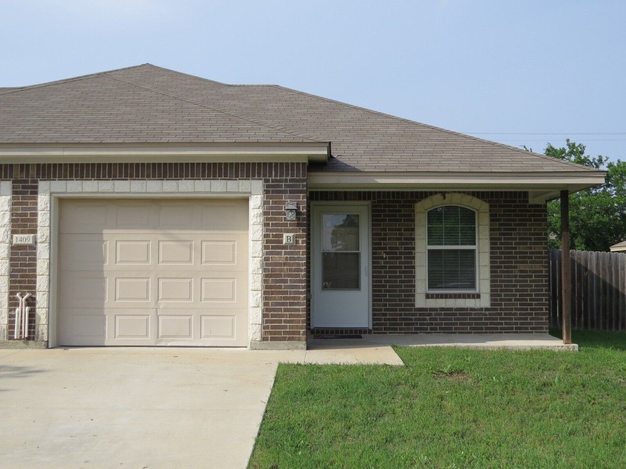 1409 Natchez Trl #B - Photo 2 of 27