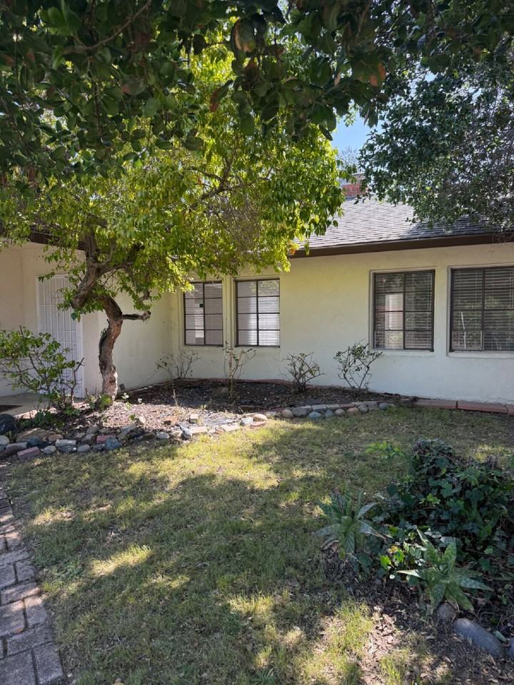 18944 Madison Ave - Photo 2 of 26