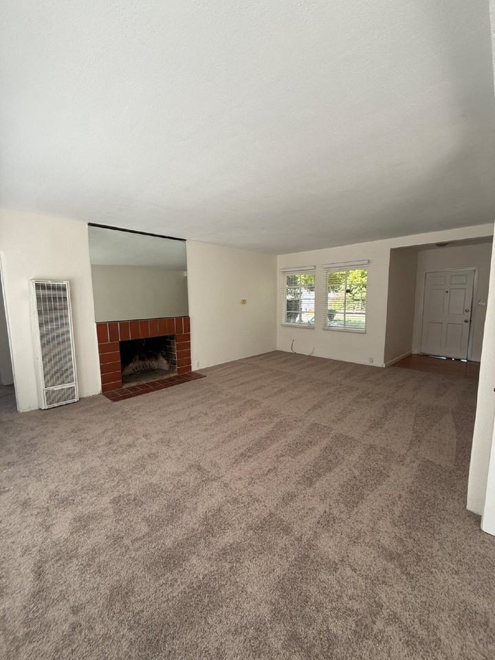 18944 Madison Ave - Photo 5 of 26