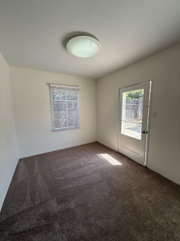 18944 Madison Ave - Photo 7 of 26