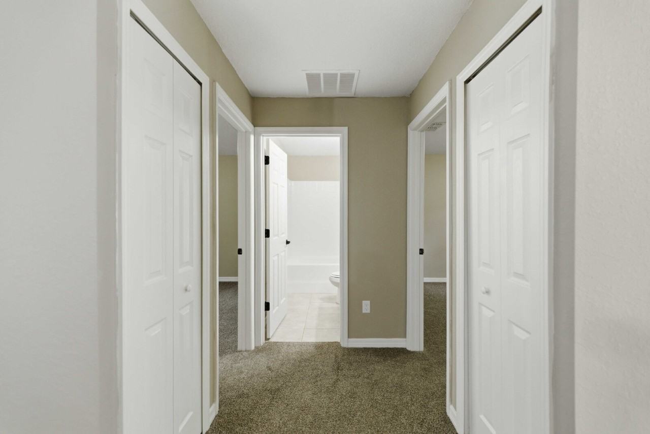 5447 Nw 54th Pl - Photo 5 of 24