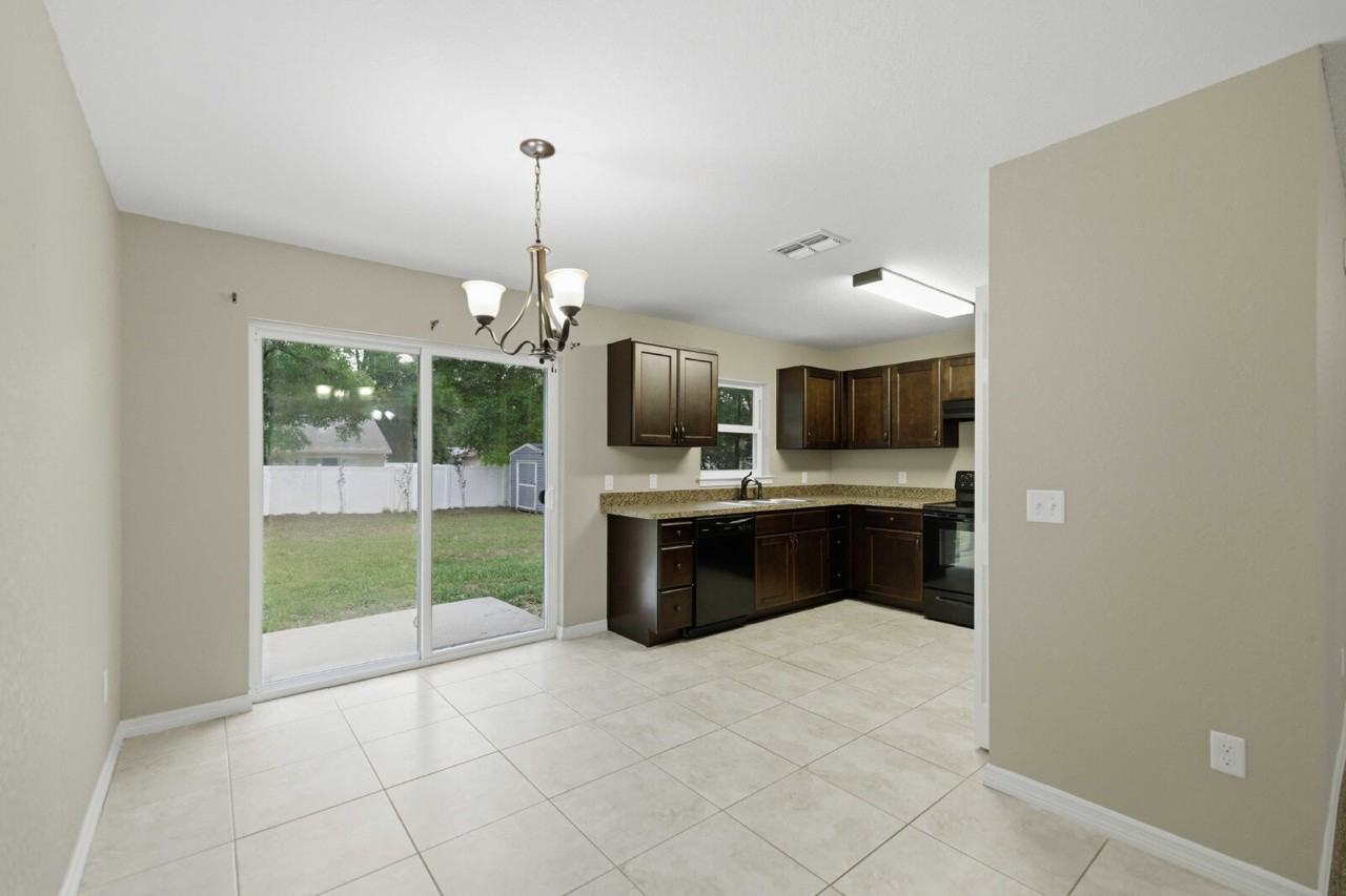 5447 Nw 54th Pl - Photo 6 of 24